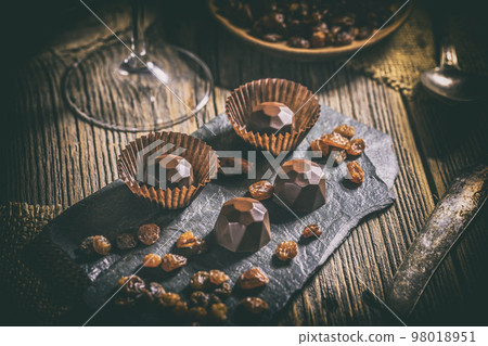 Dark chocolate praline Dark chocolate praline 98018951