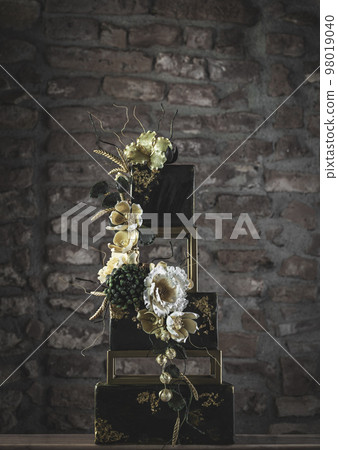 Three tier wedding cake Three tier wedding cake 98019040