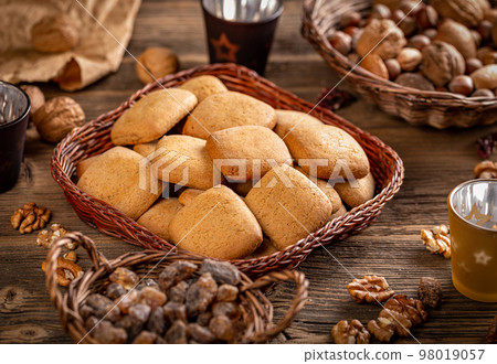 Traditional Christmas sweet gingerbread Traditional Christmas sweet gingerbread 98019057