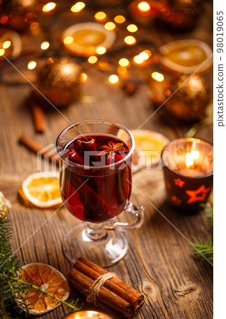 Glass with mulled wine Glass with mulled wine 98019065