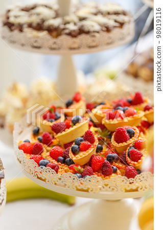 Delicious pastry cakes 98019116