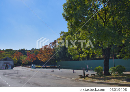 [町田市]野津田公園內的圍牆網球場 98019408