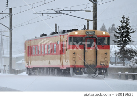Donan Isaribi Railway Moheji Donan Isaribi Railway Kiha 40-1798 Donan Isaribi Railway Moheji Donan Isaribi Railway Kiha 40-1798 98019625