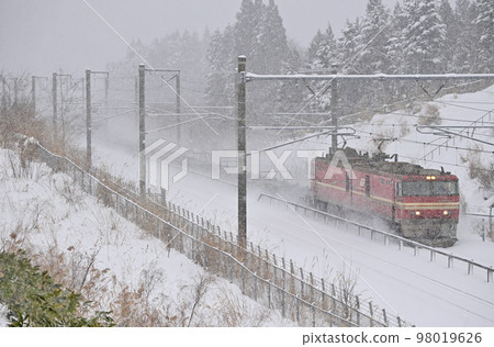 Hokkaido Shinkansen Yunosato Chinai (Shin) - Kikonai JR Freight EH800-5 (Goryokaku) 98019626