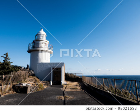 Blue skies in winter and Irozaki Lighthouse, December, Minamiizu Town, Shizuoka Prefecture 98021658