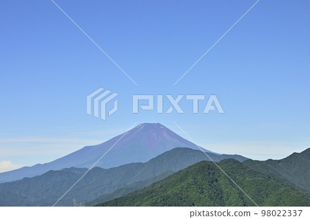 Mt. Akakuragadake in the Doshi Mountains View of Mt. Fuji in summer from Ubaga Rock Copy space 98022337