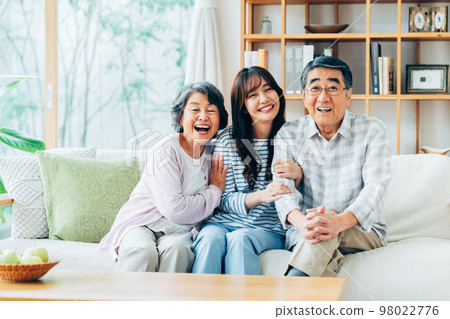 senior couple and granddaughter senior couple and granddaughter 98022776