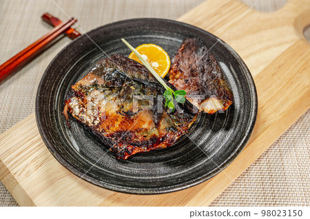 鹽曲烤青花魚 98023150