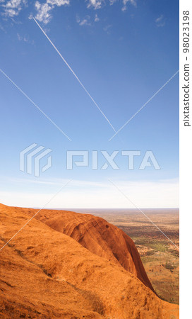 Contrail seen from the summit of Uluru (Ayers Rock) 98023198