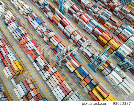 Terminal with colorful cargo continers. 98023387