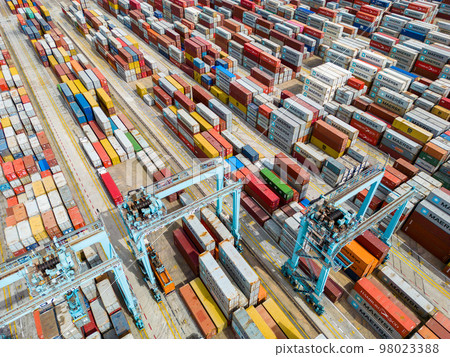 Terminal with colorful cargo continers. 98023388