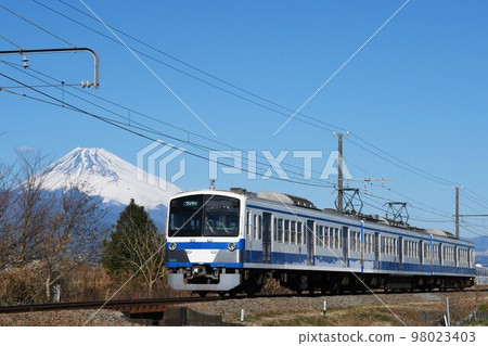 Izuhakone Railway Series 1300 on Sunzu Line in sunny winter 98023403