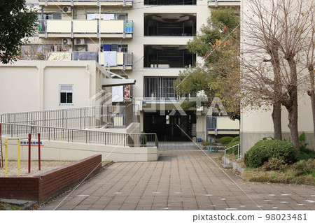 Osaka Municipal Imafuku Minami 3rd House and Assembly Hall Osaka Municipal Imafuku Minami 3rd House and Assembly Hall 98023481