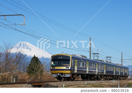 伊豆箱根鐵道 7000 系列冬季天氣中的駿豆線 98023616