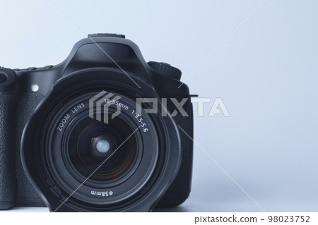 帶可變角度監視器的單反相機 帶可變角度監視器的單反相機 98023752