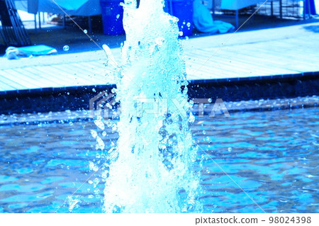 彩色河水石岩石（2023年1月註冊） 98024398