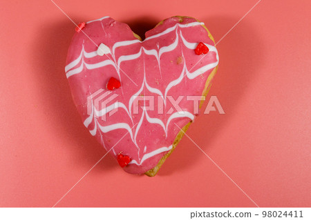 Heart shaped cookie on pink background. Top view. Dessert for Valentine day 98024411