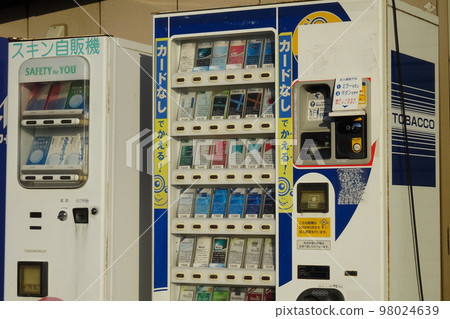 皮膚自動售貨機和香煙自動售貨機 皮膚自動售貨機和香煙自動售貨機 98024639