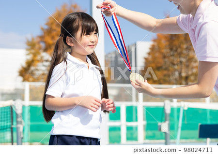 有勳章的孩子 98024711
