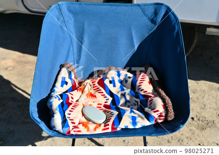Solo camping in the great outdoors, auto camping, camper, hand warmer, rechargeable warmer, anti-cold measures 98025271