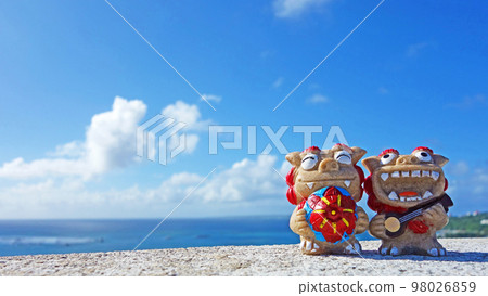 Shisa and the sea 沖繩北部本部町 98026859