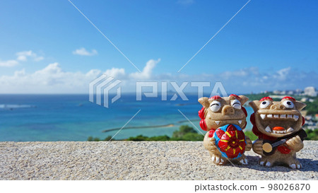 Shisa and the sea Okinawa northern part Motobu town Shisa and the sea Okinawa northern part Motobu town 98026870