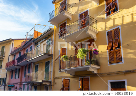 Street in touristic town, Manarola, Italy. Cinque Terre 98028019