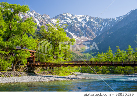 Superb view! Fresh green Kamikochi [Around Kappa Bridge in the morning] 98030189