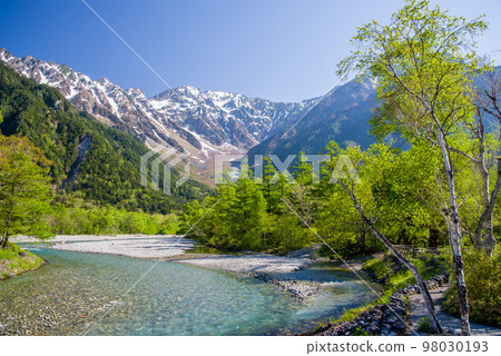Superb view! Fresh green Kamikochi [Around Kappa Bridge in the morning] 98030193