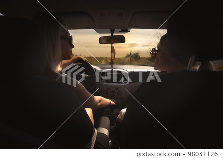 skinny girls eat in the car away from the bustle of the city, best friends are free and enjoy the journey. High quality photo skinny girls eat in the car away from the bustle of the city, best friends are free and enjoy the journey. High quality photo 98031126