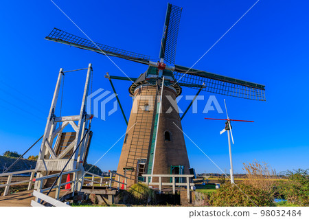 千葉縣佐倉市的櫻花故里廣場（荷蘭風車） 98032484