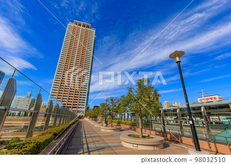 Ichikawa City, Chiba Prefecture Urban landscape near Ichikawa Station Tower apartment in front of Ichikawa Station 98032510