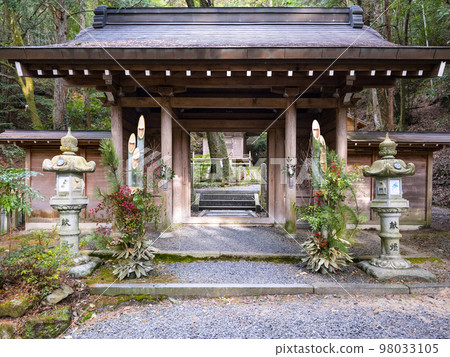Hachiman Shrine Matsudaira Toshogu Well of first bath, Shinmon Hachiman Shrine Matsudaira Toshogu Well of first bath, Shinmon 98033105
