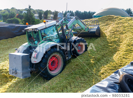 Harvesting of silage 98033281