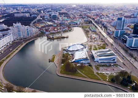 Central areas of Minsk on Svislach river 98033355