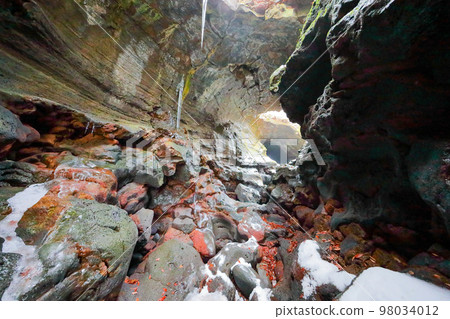 Gulingul Cave, Cave, Natural Cave, Hallasan Mountain, Climbing, Ice, Winter, Gulingul Cave, Cave, Natural Cave, Hallasan Mountain, Climbing, Ice, Winter, 98034012