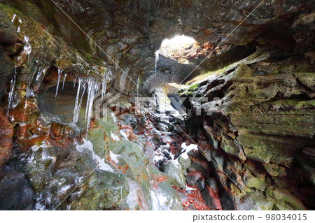 Gulingul Cave, Cave, Natural Cave, Hallasan Mountain, Climbing, Ice, Winter, 98034015
