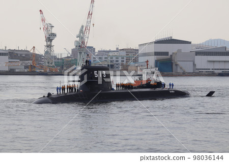 日本海上自衛隊潛艇太行在拖船的支持下航行 日本海上自衛隊潛艇太行在拖船的支持下航行 98036144