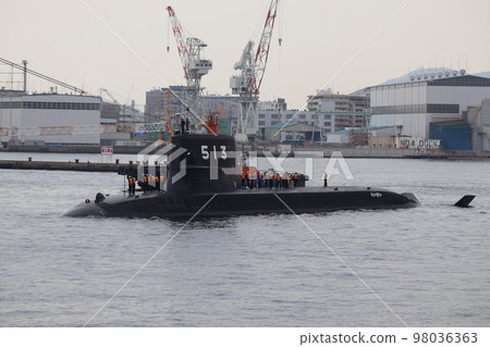 離開神戶港的日本海上自衛隊的潛艇 Taigei 98036363