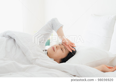 中年婦女起床後身體不適 98036920