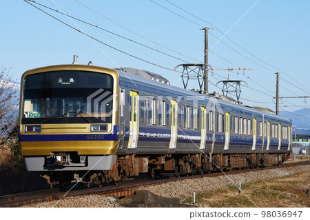 Izuhakone Railway Series 7000 on the Sunzu Line in winter weather 98036947