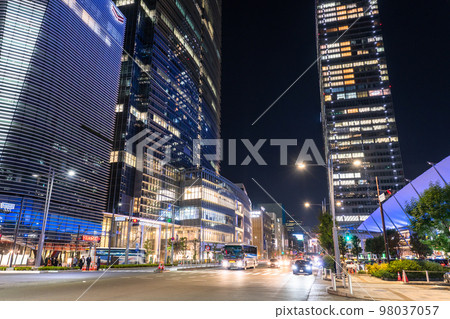 “東京”東京站八重洲口/城市夜景 98037057