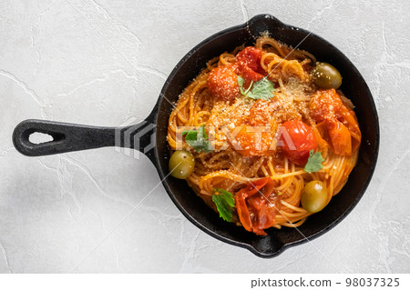 Italian pasta Fettuccine pasta Italian cuisine Italian pasta Fettuccine pasta Italian cuisine 98037325