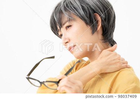 Asthenopia woman painful 98037409