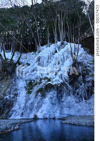 Icicles in Kyugetsu, Ogano Town Icicles in Kyugetsu, Ogano Town 98037433