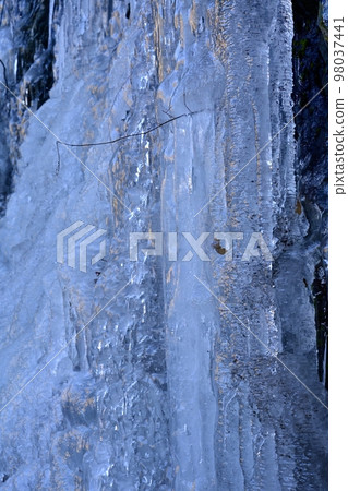 Icicles in Kyugetsu, Ogano Town Icicles in Kyugetsu, Ogano Town 98037441