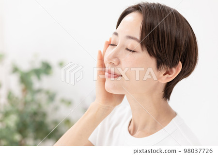 護膚女性 護膚女性 98037726