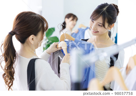 A scene where a woman is shopping A scene where a woman is shopping 98037758