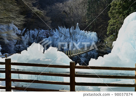 小鹿野町小野內溪谷的小野內百景冰柱 小鹿野町小野內溪谷的小野內百景冰柱 98037874
