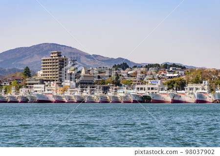 Kesennuma Sea, boats and towns 98037902